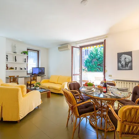 Gaya Center Apartment Stresa