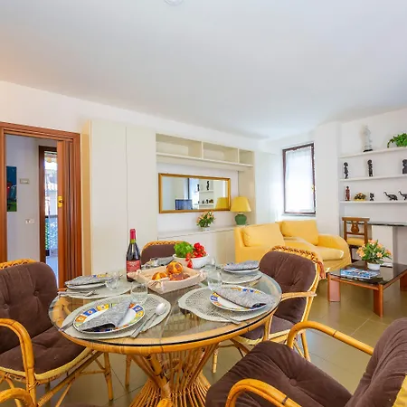 Gaya Center Apartment Stresa
