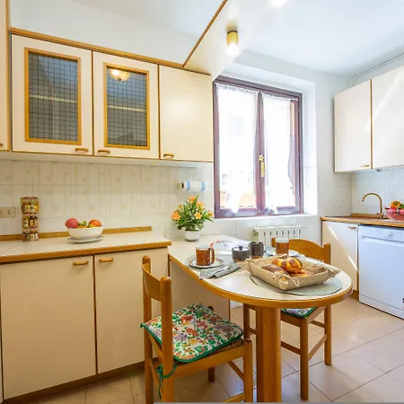 Gaya Center Apartment Stresa
